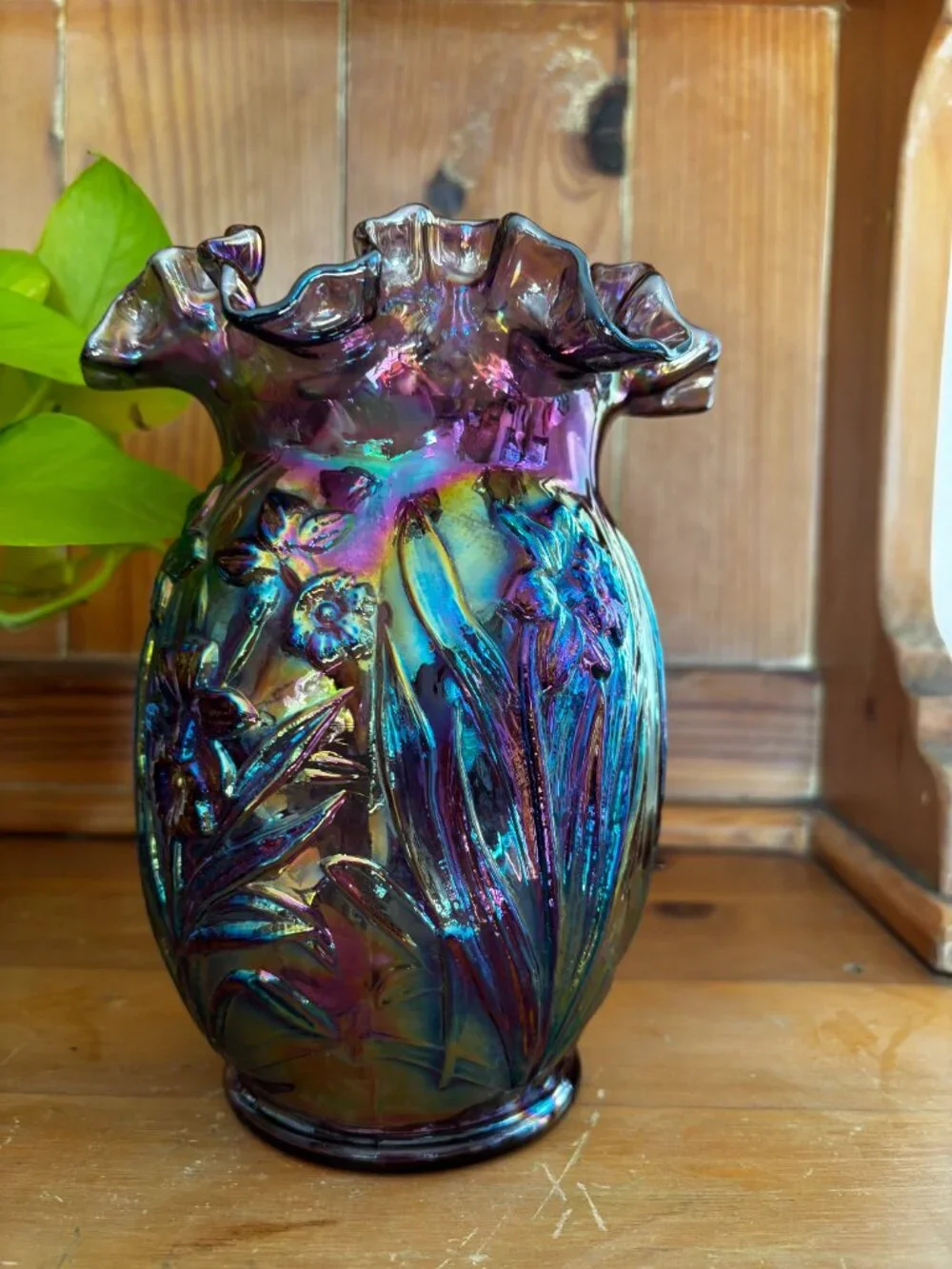 Vintage Fenton Amethyst Carnival Glass Daffodil Vase 8